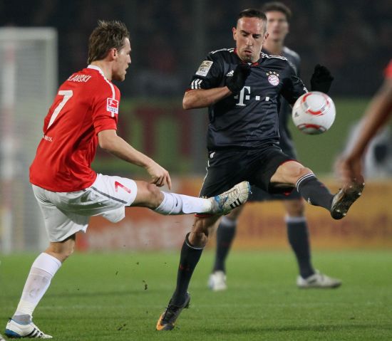 支持儿子，弗格森去看了其儿子达伦执教的彼得堡联的比赛