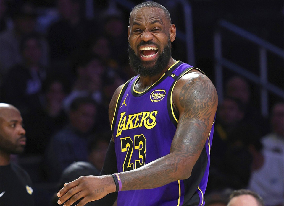 【原声】5日NBA十佳球 布克太阳神苏醒绝杀逆天改命 锡安灵光乍现自抛自扣