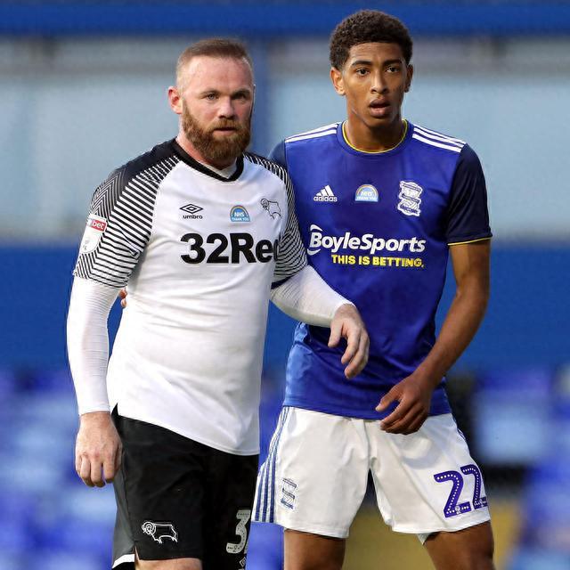 马卡：因负面争议，博阿滕在巴萨进行教练课程时遭球迷批评