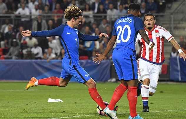 篮球火箭球队进攻端出现默契配合