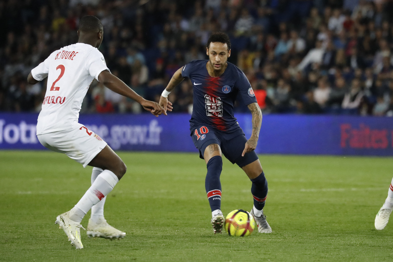 篮球NBA裁判再陷争议，两队抗议判罚