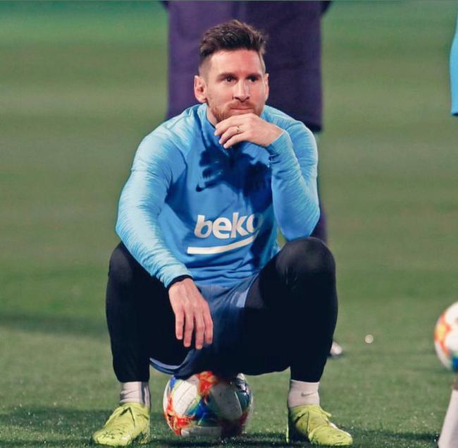 FM26逆天Bug，外场球员“闪现”至门前挡出对方主罚的点球